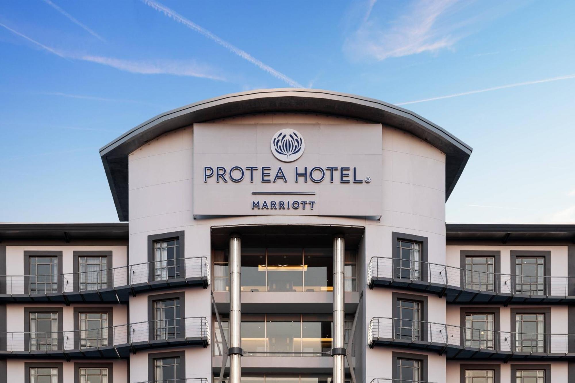 Protea Hotel By Marriott Johannesburg Wanderers Exterior photo